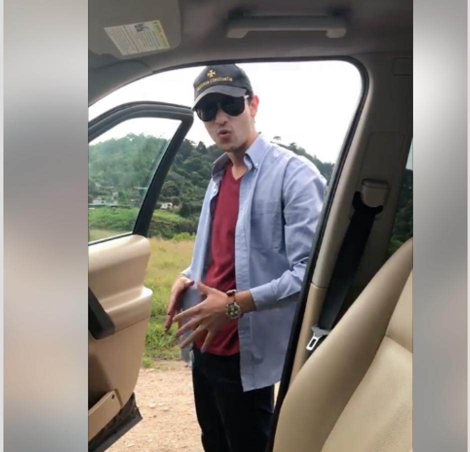 El guatemalteco Luis Morán, quien impulsa el proyecto "Dale un Poquito a Guatemala", grabó este original video. (Foto: captura de video)&nbsp;