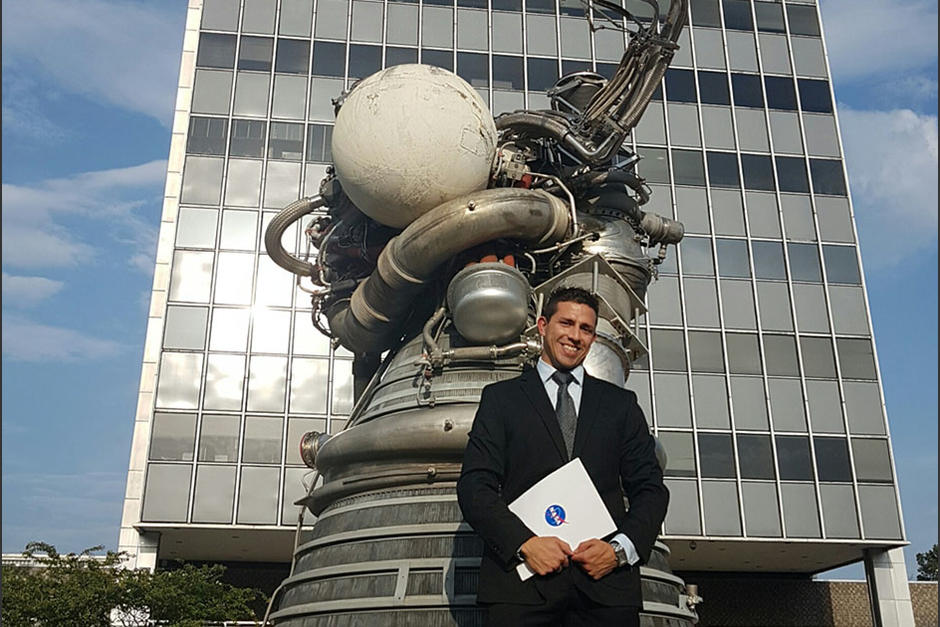 Con 29 a&ntilde;os de edad, Jhonathan forma parte del equipo de trabajo del Centro Marshall de vuelos espaciales. (Foto: Cortes&iacute;a)