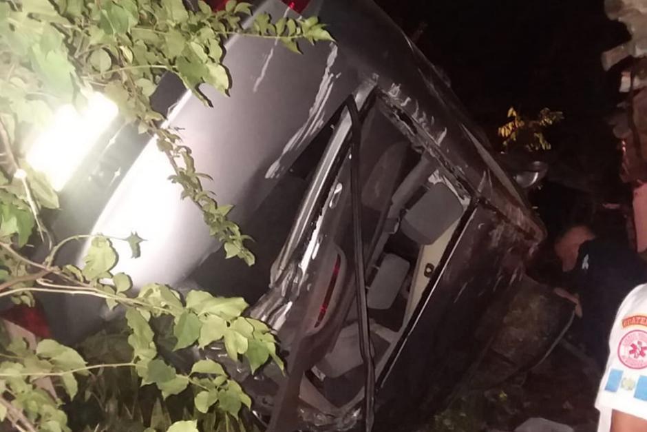 El accidente ocurri&oacute; en Jutiapa durante la madrugada de este viernes. (Foto: Bomberos Voluntarios)