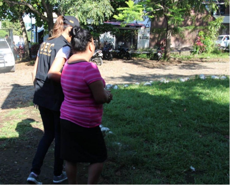 La abuela de las ni&ntilde;as era la encargada de prostituir a las menores de edad. (Foto: PNC)&nbsp;