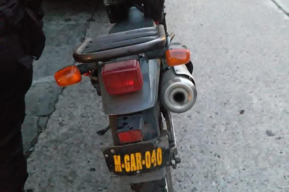 El agente se movilizaba en motocicleta cuando sucedi&oacute; el incidente en la zona 1. (Foto: Am&iacute;lcar Montejo)