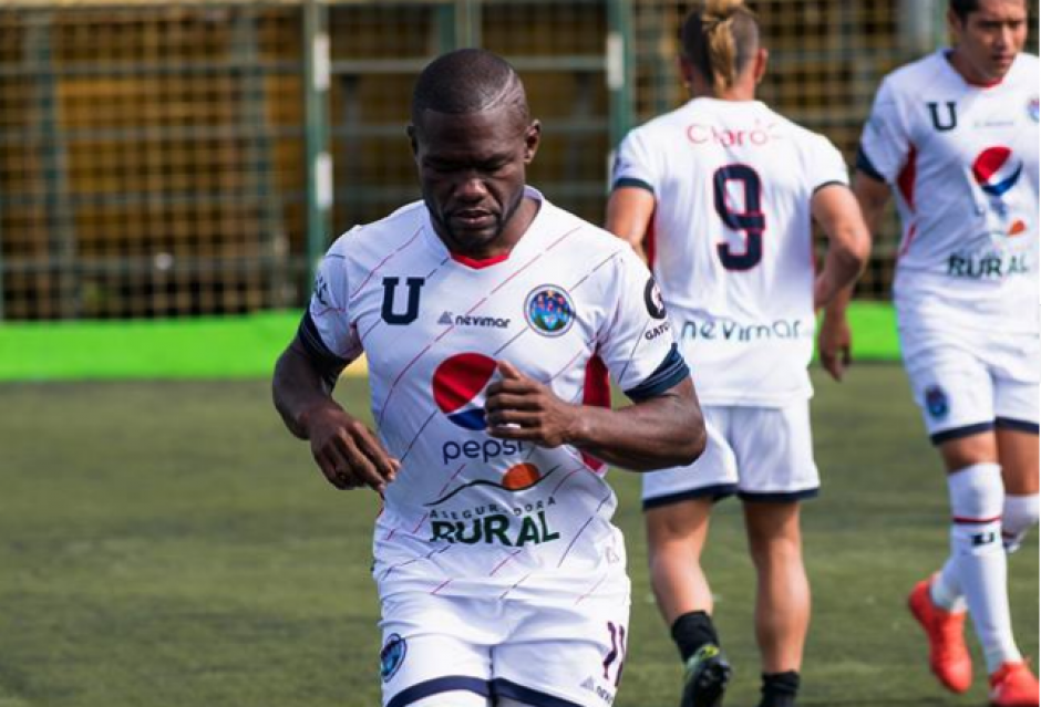 Milton Omar Núñez se marcha de la Universidad, después de siete años en el equipo. (Foto: FutbolUSAC)