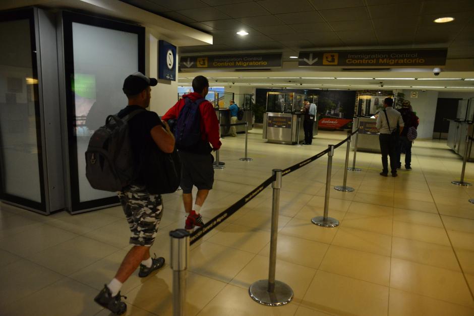 Pasajeros se quedan varados en el Aeropuerto Internacional La Aurora. (Foto: Archivo/Soy502)