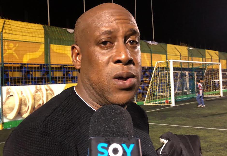 Hernán Medford técnico de Municipal podría quedar fuera de la institución si no gana el clásico 303. (Foto. Soy502)