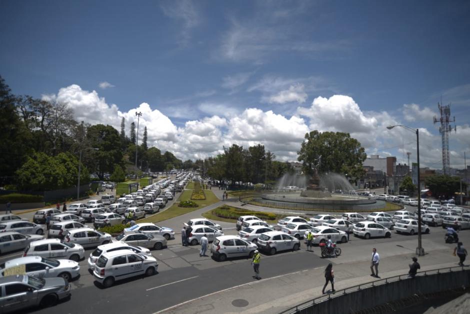 Los manifestantes bloquearon la salida de los empleados de la Municipalidad de Guatemala. (Foto: Wilder L&oacute;pez/Soy502)