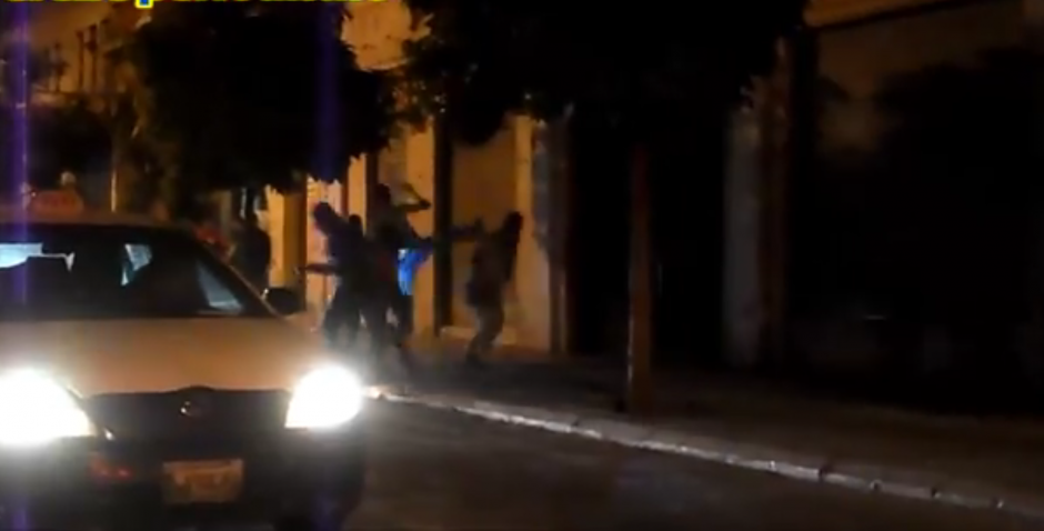 La pelea fue compartida en un video en Facebook. (Foto: captura pantalla)&nbsp;