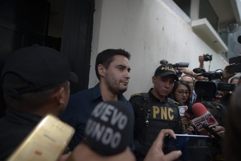 La CICIG realizó una improvisada conferencia de prensa en las afueras de su sede. (Foto: Wilder López/Soy502)