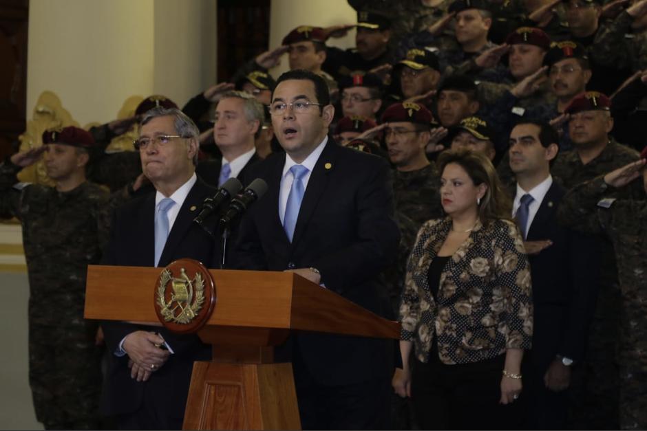 El presidente Jimmy Morales, acompañado del Ejército y de la PNC, anunció que no renovará la visa a Iván Velásquez. (Foto: Alejandro Balán/Soy502)