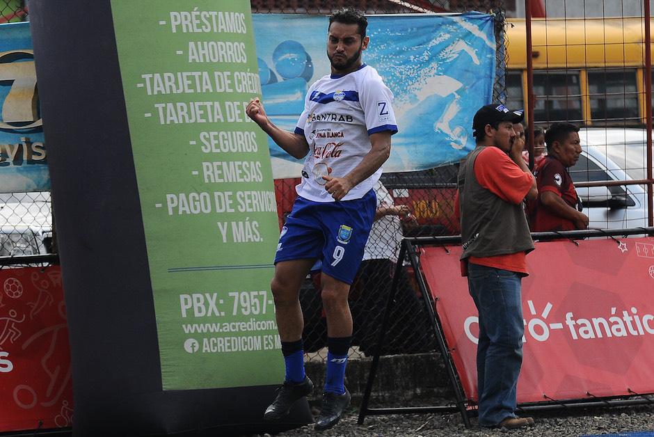 Danilo Guerra convirtió el gol del triunfo de Cobán Imperial. (Foto: Sergio Muñoz/Nuestro Diario)