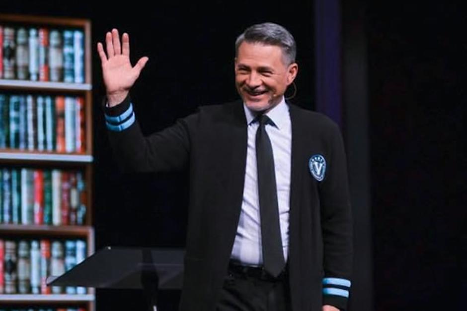 El pastor Cash Luna respondió a los señalamientos luego de una publicación que lo vincula con la Reina del Sur. (Foto: Casa de Dios)