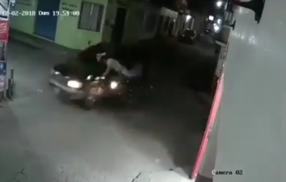 El hecho qued&oacute; registrado en las c&aacute;maras de vigilancia del lugar. (Foto: captura pantalla)&nbsp;