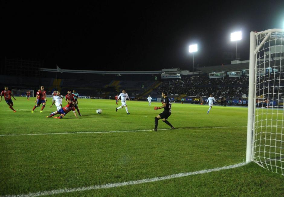 Comunicaciones se impone 2-1 a Xelaj&uacute; en la primera mitad de la semifinal de ida del torneo Apertura 2018. (Foto: Soy502)