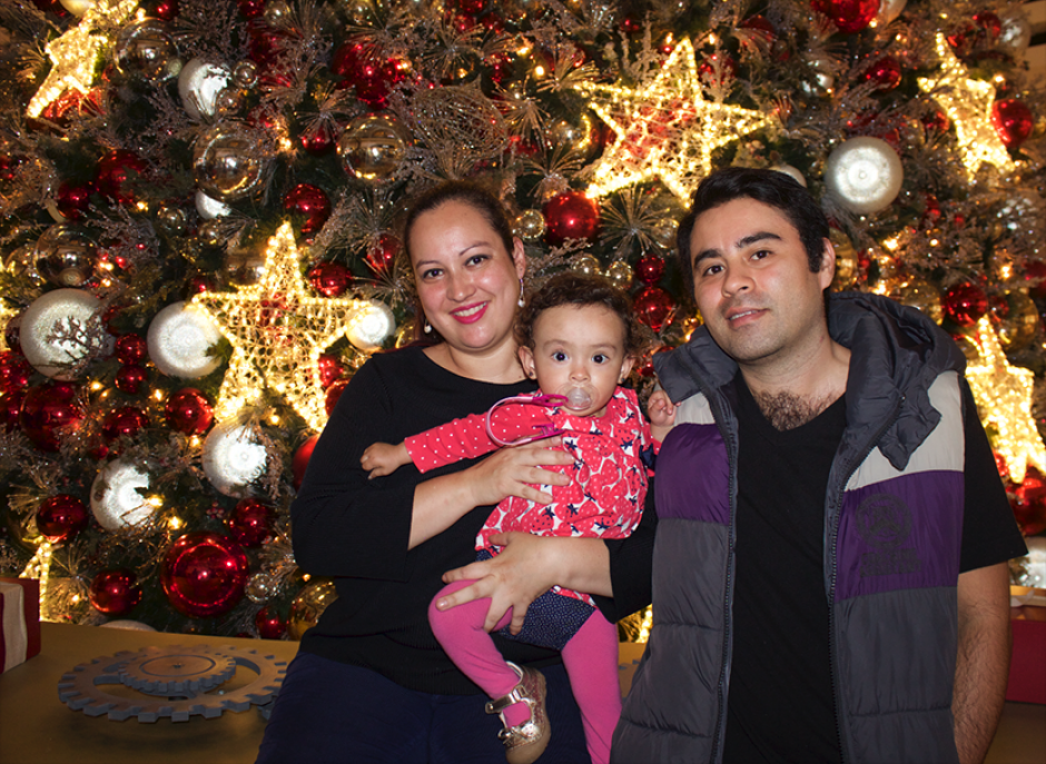 Decenas de familias estaban expectantes de presenciar el show. (Foto: Soy502)