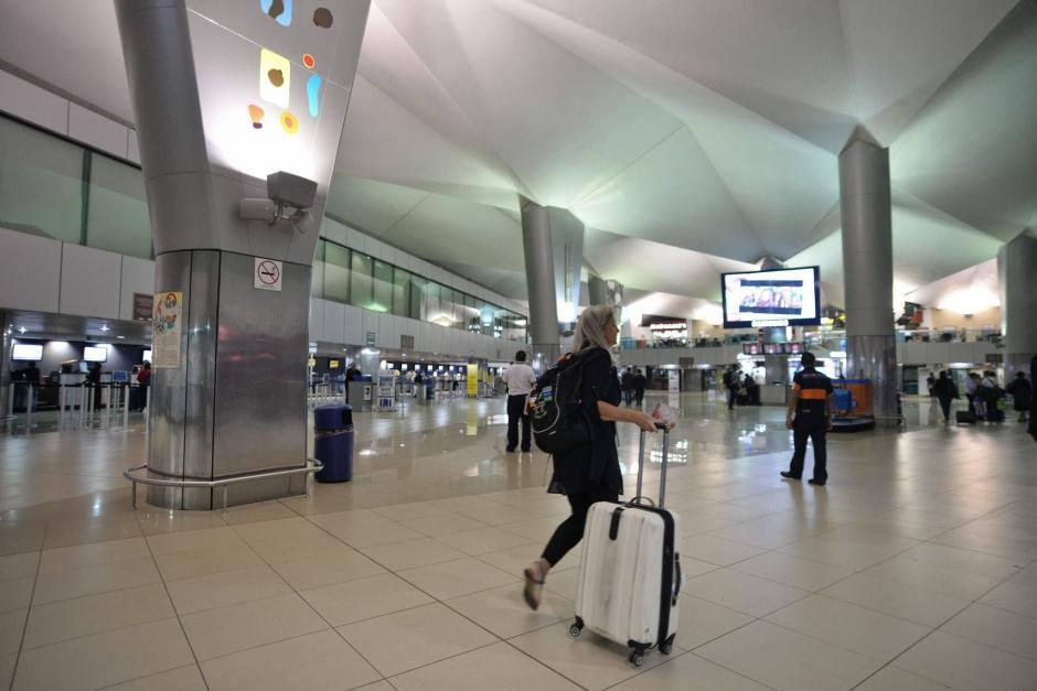 Dentro del Aeropuerto La Aurora fue detenida la fiscal, quien era buscada desde este viernes. (Foto: archivo/Soy502)