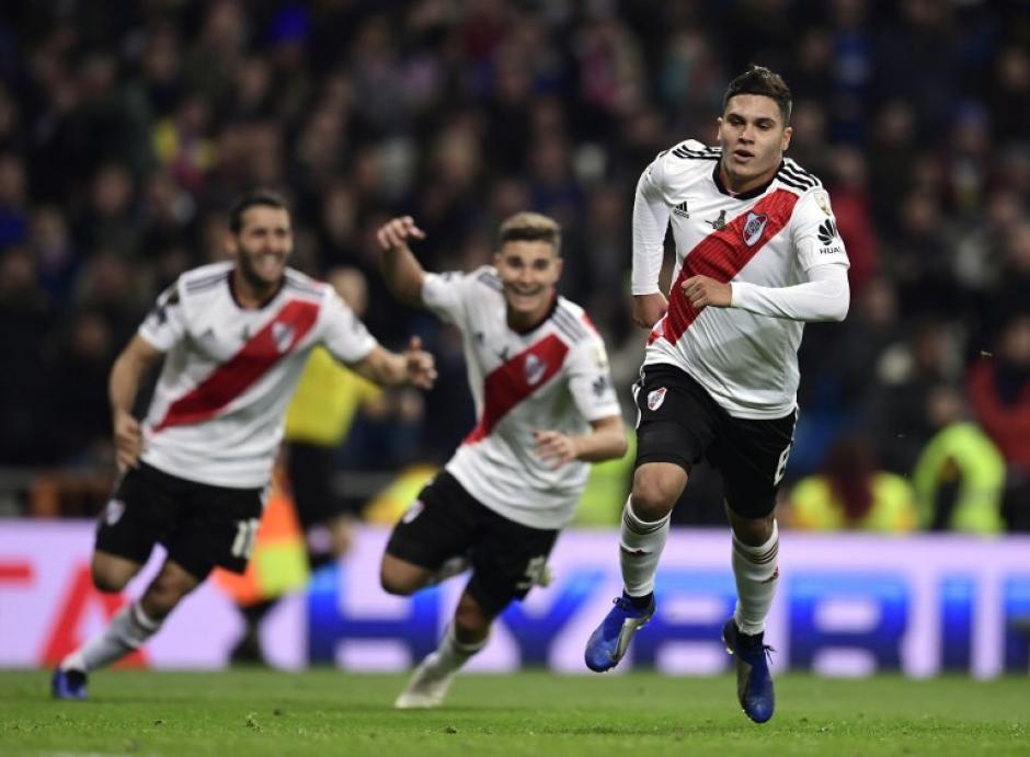 Así fue el festejo de Juan Fernando Quintero para el 2-1 transitorio a favor de River Plate. (Foto: AFP)