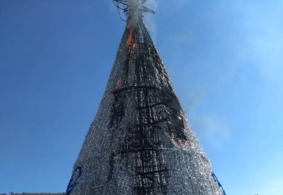 Los bomberos actuaron de inmediato para evitar que el fuego se propagara por completo. (Foto: Municipalidad de Pachuca)