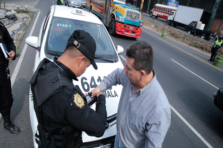 Capturan a agentes de PNC que extorsionaban a taxistas