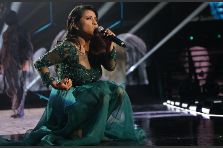 Paola Chuc le cant&oacute; a la Virgen de Guadalupe. (Foto: Soy502)&nbsp;