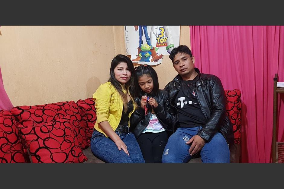 Lucesita con sus papás. (Foto:Cortesía Familia Concuá Chan)