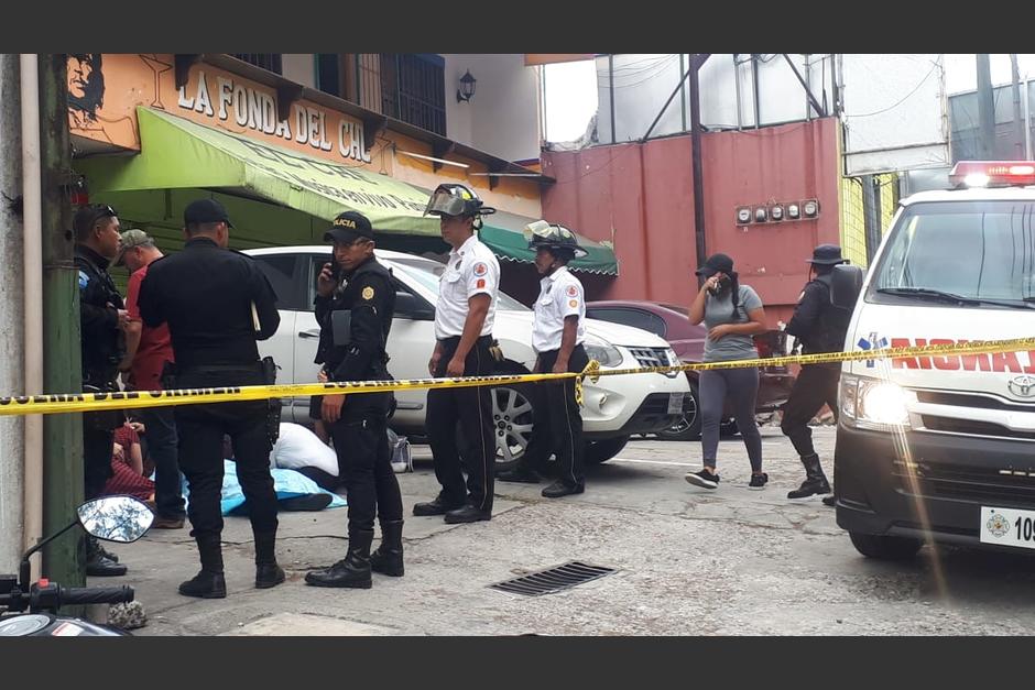 Cristian Manolo Garc&iacute;a fue asesinado en el comercial ubicado en la 3ra calle 13-48 bulevar principal San Crist&oacute;bal. (Foto: Bomberos Voluntarios)&nbsp;