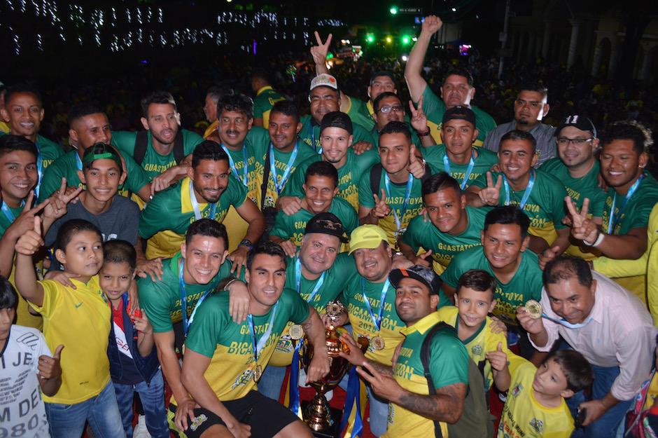 La celebración de Guastatoya se extendió hasta alta horas de la noche del sábado. (Foto: Rudy Martínez/Soy502)