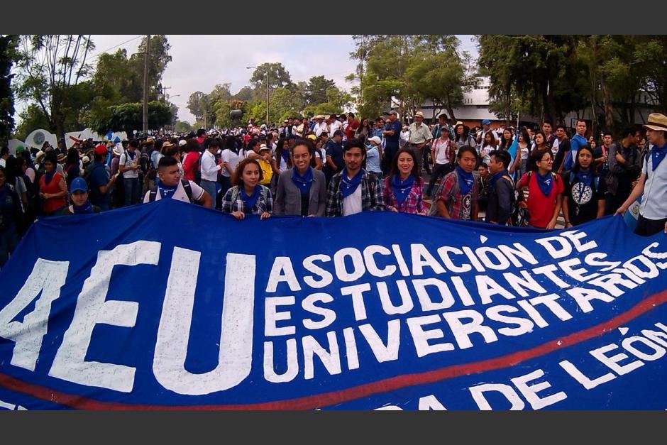 En septiembre pasado estudiantes de la USAC realizaron una manifestaci&oacute;n pac&iacute;fica contra Jimmy Morales, quien ha criticado el costo de esa casa de estudios. (Foto: Archivo/Soy502)