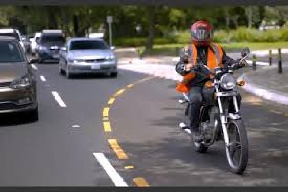 El motorista llevaba a una ni&ntilde;a quien sufri&oacute; golpes leves. (Foto: Am&iacute;lcar Montejo)