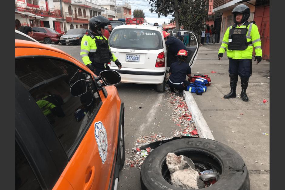Los bomberos atendieron el parto en la calle. (Foto: Bomberos Municipales de Mixco)