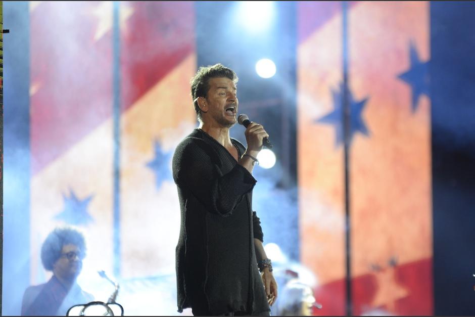 Ricardo Arjona lució su tonificado figura mientras disfrutaba de las olas. (Foto: Archivo/Soy502)&nbsp;