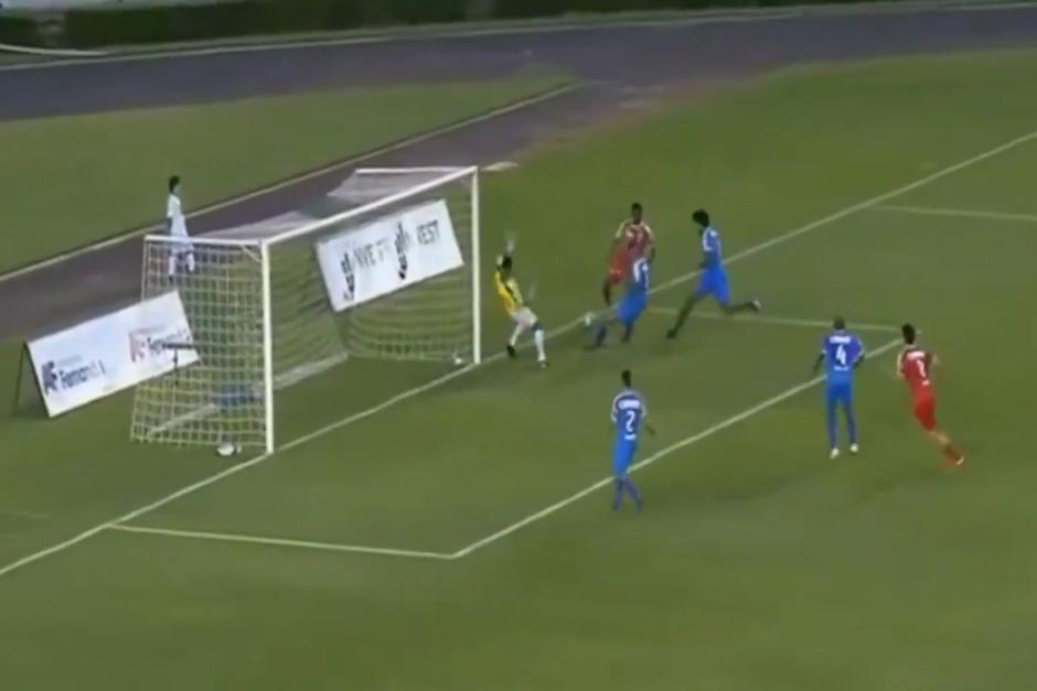 Vínicius festeja su anotación con sus compañeros de equipo en el estadio Maracaná. (Foto: Captura de video)