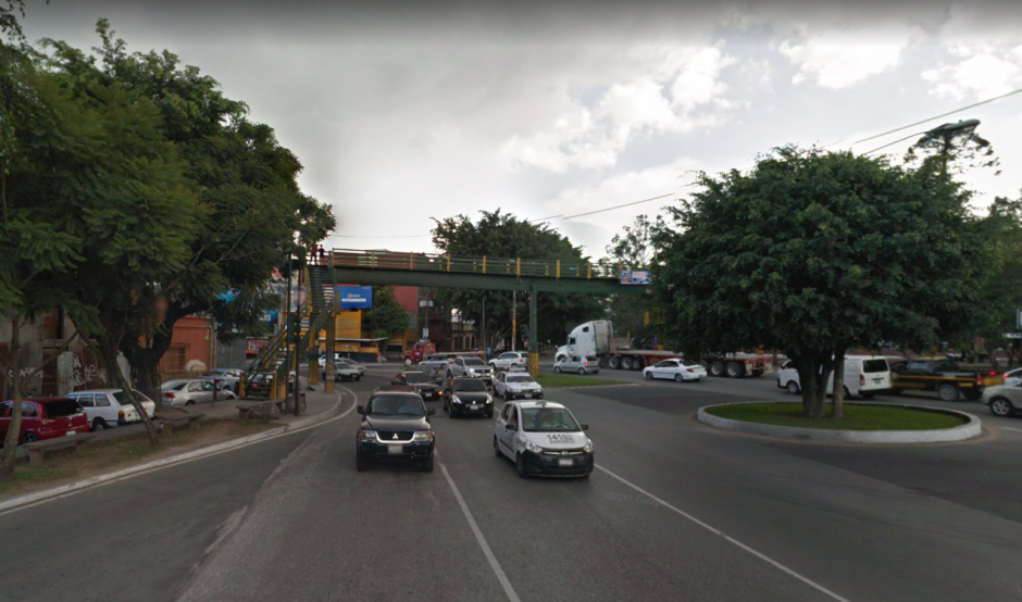 Un tr&aacute;iler perdi&oacute; su carga en el trayecto que de la Calle Mart&iacute; conduce al Perif&eacute;rico. (Foto: Google Maps)&nbsp;