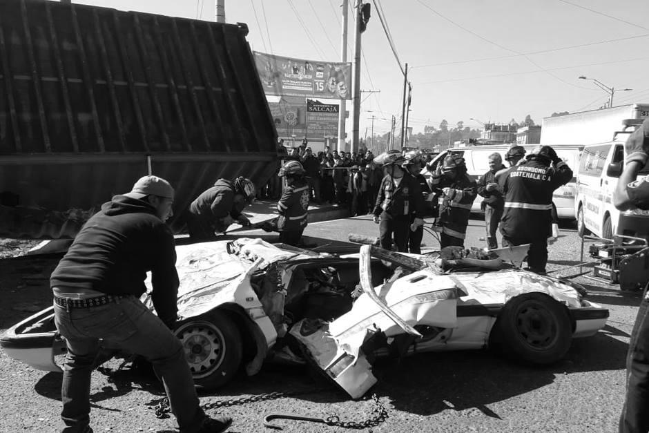 As&iacute; qued&oacute; el veh&iacute;culo en el que se trasladaba la familia cuando sucedi&oacute; la tragedia. (Foto: Stereo100)