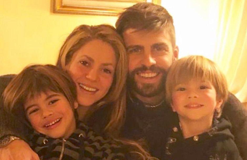 Shakira, Piqu&eacute; y sus hijos durante las vacaciones de fin de a&ntilde;o. (Foto: Twitter)