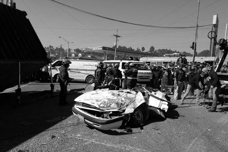 Una familia falleció al quedar atrapada bajo un trailer. (Foto: Stereo100)