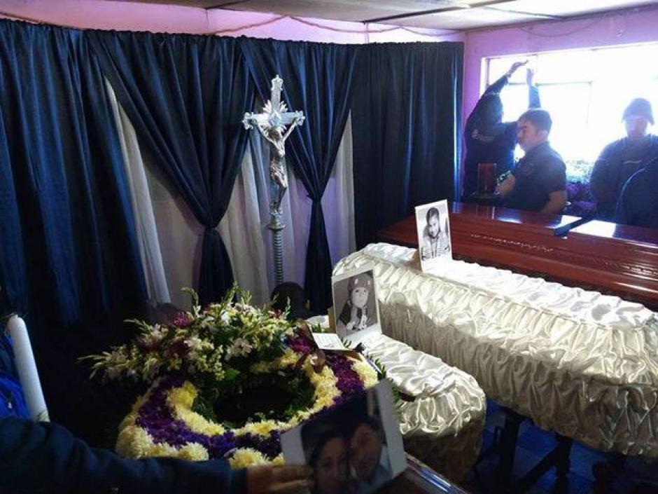 La familia fallecida en un accidente de tr&aacute;nsito ya se encuentra en la residencia para las honras f&uacute;nebres. (Foto: Miguel Mej&iacute;a/Cortes&iacute;a)&nbsp;