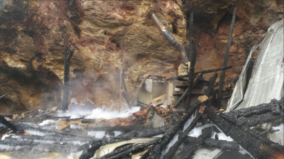 Las tres jirafas ya estaban muertas cuando llegaron los bomberos. (Foto:&nbsp;@112Cantabria/Twitter)