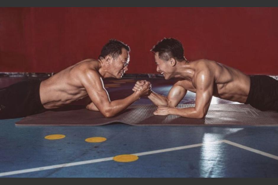 Un fot&oacute;grafo chino convirti&oacute; a su padre con problemas de alcoholismo en un gur&uacute; del "fitness". (Foto: Instagram/xyjesse)