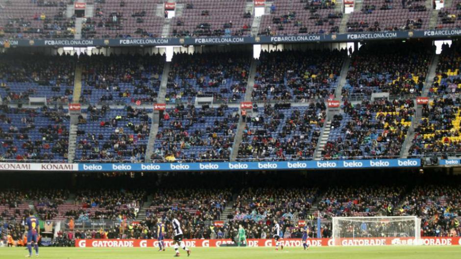 Preocupaci&oacute;n en el FC Barcelona poca afici&oacute;n asiste esta temporada al Camp Nou. (Foto: Marca)