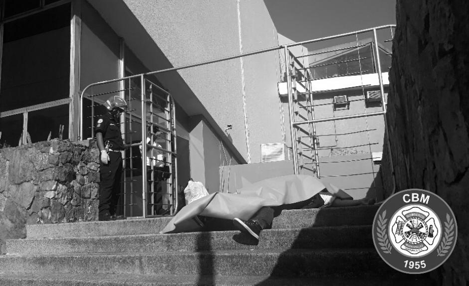 Un hombre muri&oacute; durante un ataque armado que se registr&oacute; a un costado del Instituto Guatemalteco de Seguridad Social. (Foto: Bomberos Municipales)