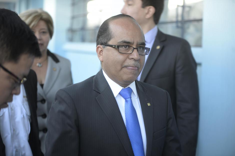 El ministro de Educación, Víctor Hugo López, acudió a la inauguración del ciclo escolar 2018 en la escuela de El Jícaro, Boca del Monte. (Foto: Wilder López/Soy502)