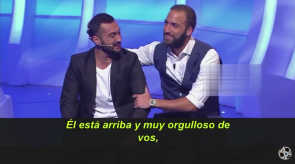 El futbolista argentino no pudo contener su emoci&oacute;n y tambi&eacute;n llor&oacute; durante el encuentro. (Foto: captura de video)