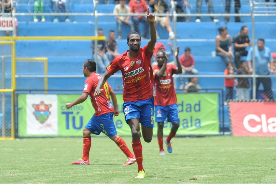 Dennis L&oacute;pez, capit&aacute;n de Municipal, estar&aacute; fuera de actividad por seis semanas debido a una lesi&oacute;n. (Foto: Soy502)