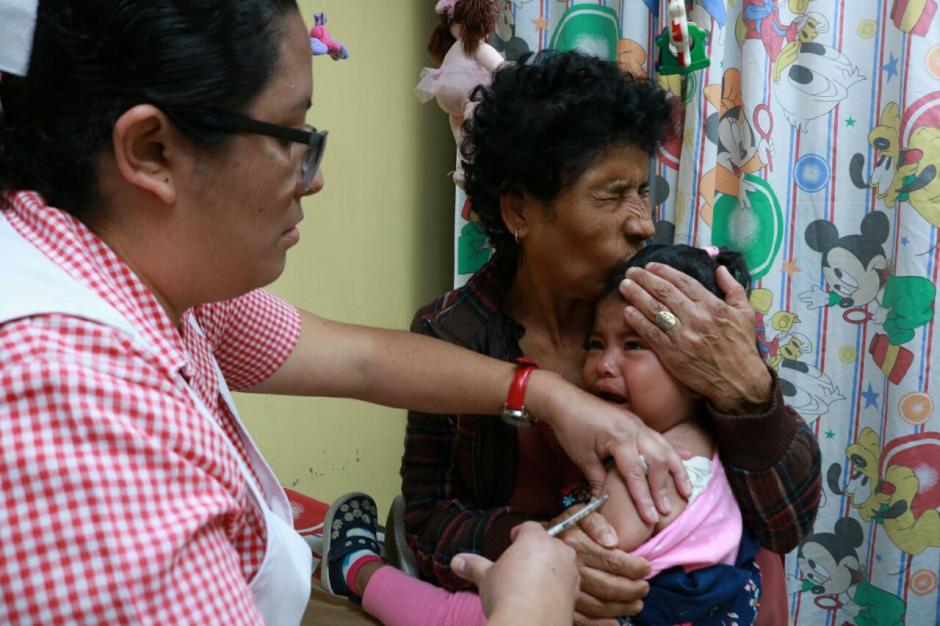 El ministro de Salud pide a la poblaci&oacute;n guatemalteca que se acerque a los centros de vacunaci&oacute;n para evitar el sarampi&oacute;n. (Foto: Jes&uacute;s Alfonso/Soy502)