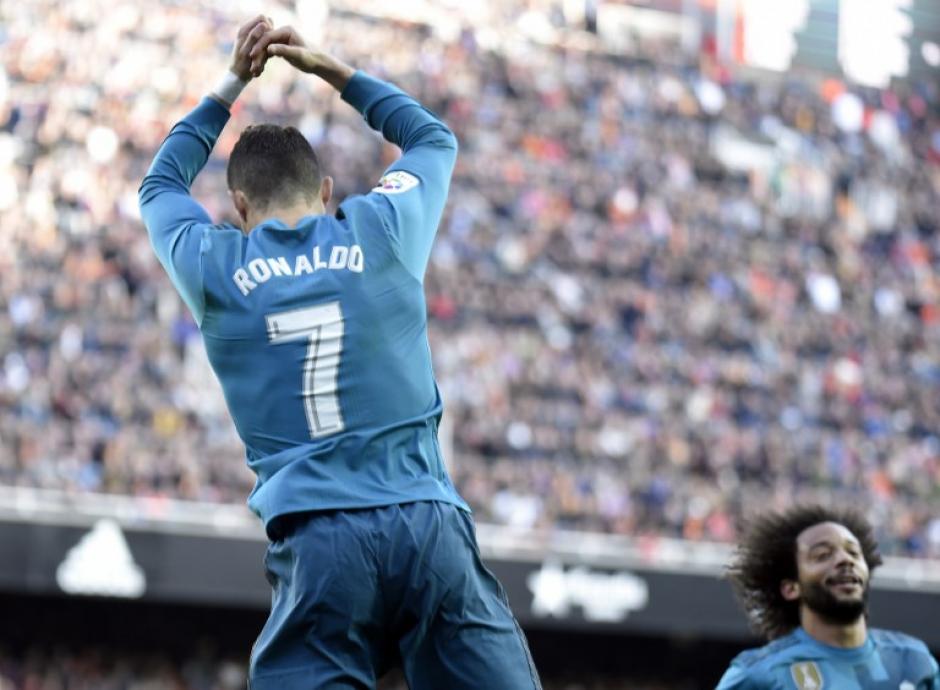 Cristiano marc&oacute; los dos tantos de penal en los primeros 45 minutos. (Foto: AFP)