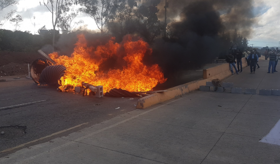 Los disturbios comenzaron desde la noche en las calles hondure&ntilde;as. (Foto: Telesur)