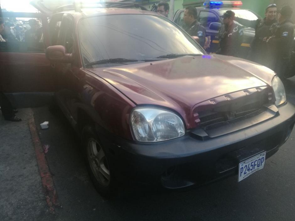 Este es el veh&iacute;culo en el que viajaban los presuntos responsables del ataque en contra del Sistema Penitenciario. (Foto: PNC)