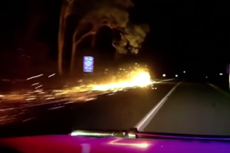 El ins&oacute;lito episodio tuvo lugar en una autopista de Australia. (Imagen: captura de pantalla).