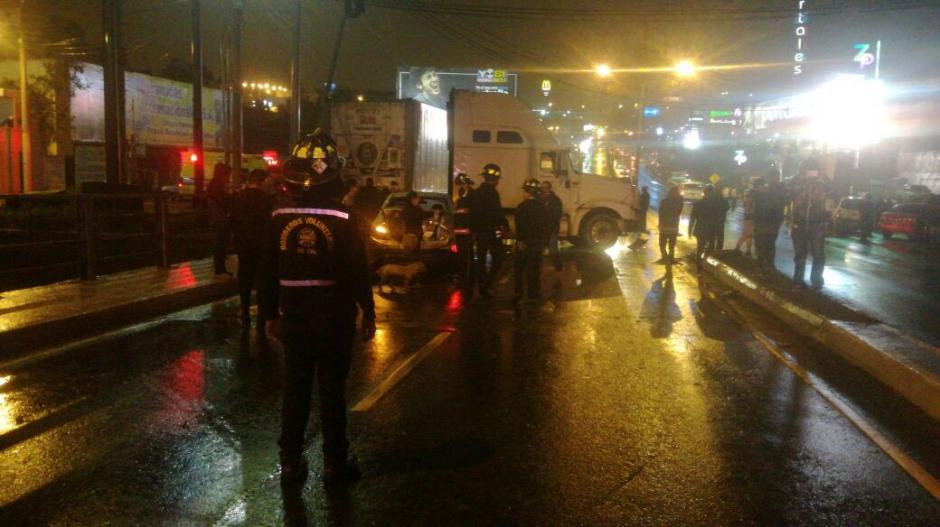 Al menos 15 vehículos chocaron en el Puente Belice en ambas direcciones. (Foto: Bomberos Voluntarios)
