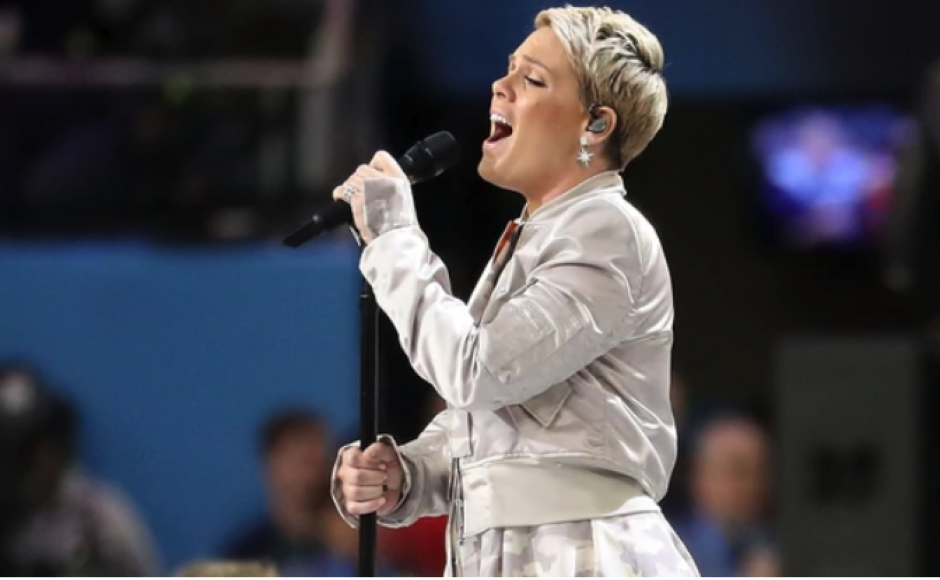 Pink cant&oacute; el himno en el Super Bowl LII. (Foto: AFP)