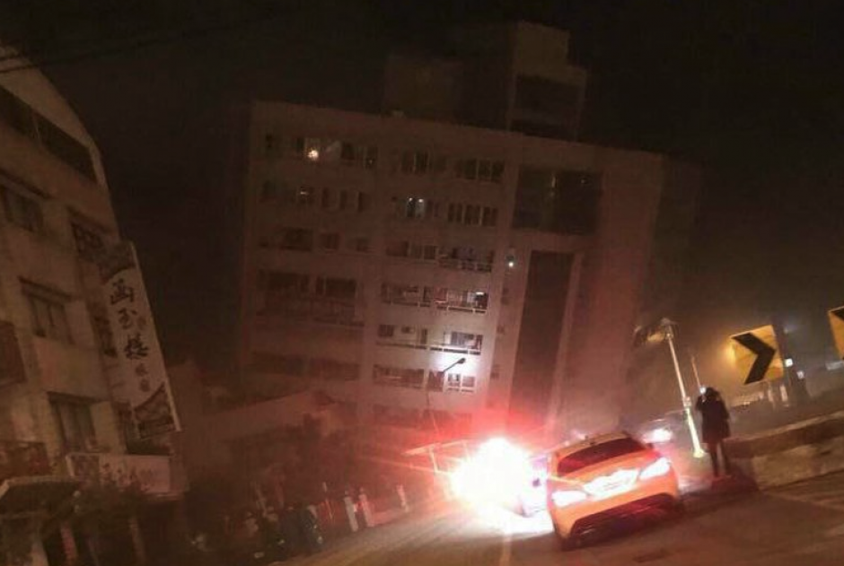 El hotel colaps&oacute; tras el sismo. (Foto: Twitter)